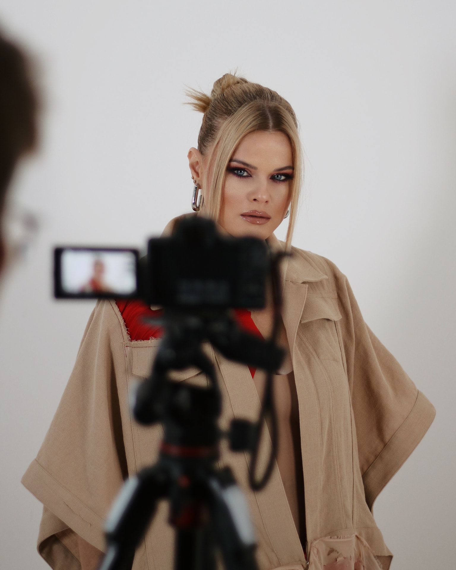 Dani Dimitrovska during a video shoot