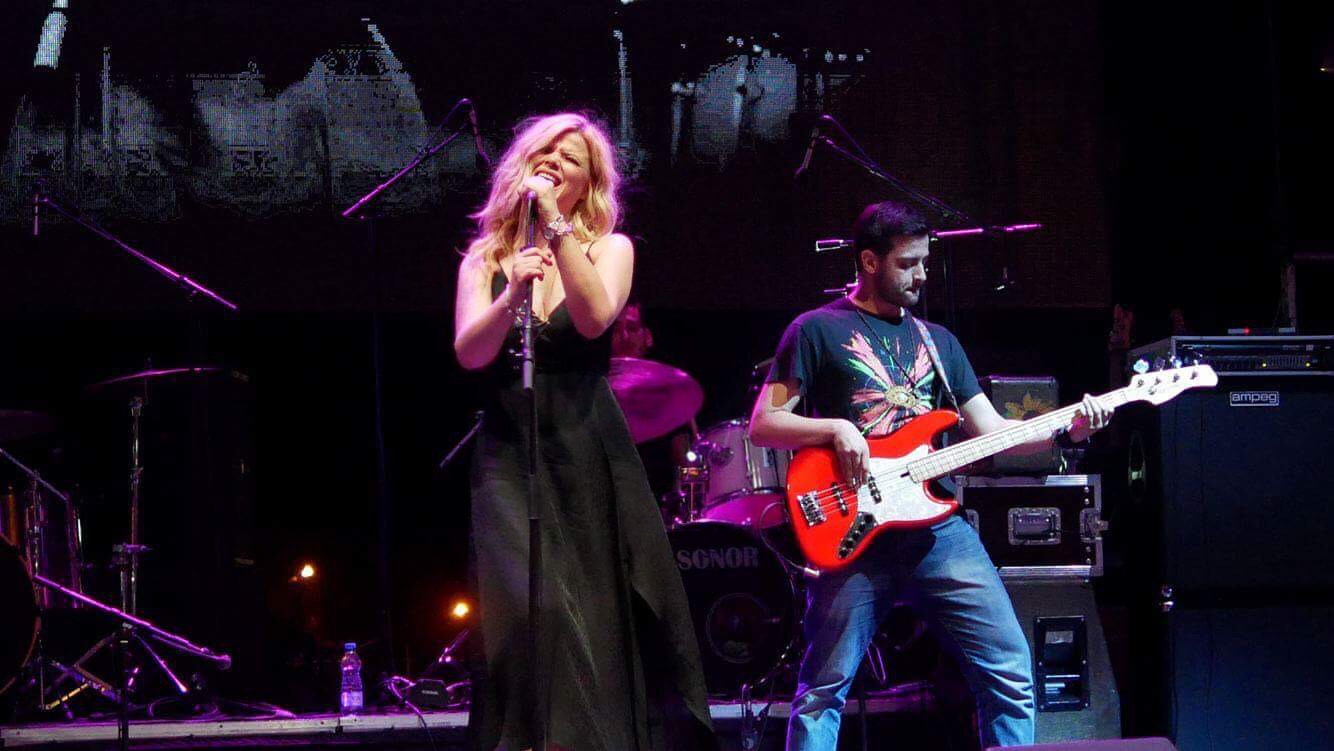 Dani Dimitrovska live with her band