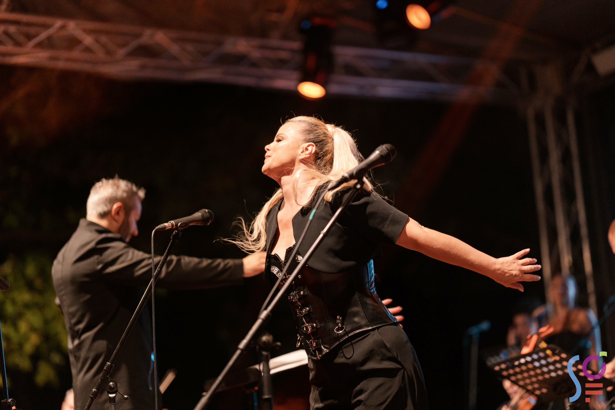 Dani Dimitrovska in a corset on stage
